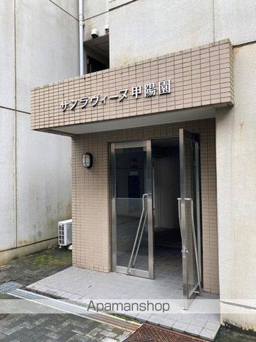 サンラヴィーヌ甲陽園の玄関写真