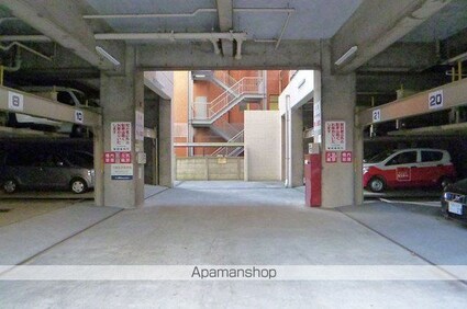 パークグレース新宿[1R/26.53m2]の駐車場