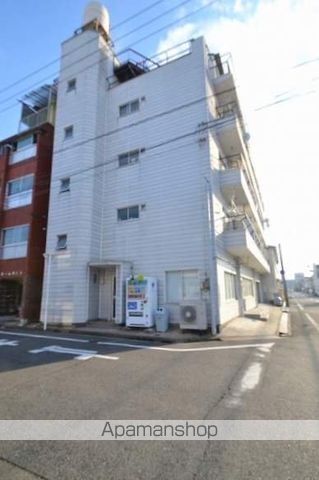 山肩ビルの外観写真