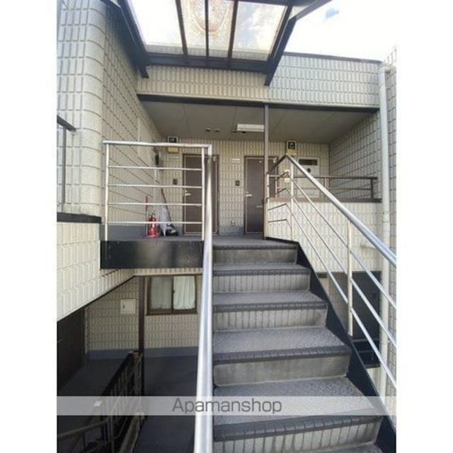 東京都小金井市緑町５丁目[1LDK/45.45m2]のエントランス2