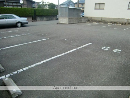 サンビレッジ円山[2LDK/62.83m2]の駐車場1