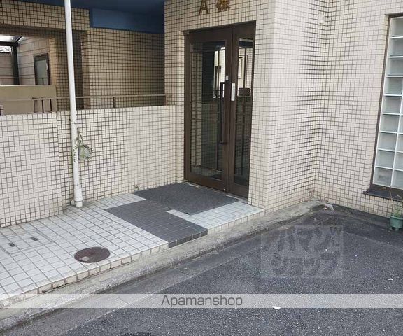 サンフェスタ東福寺の玄関写真