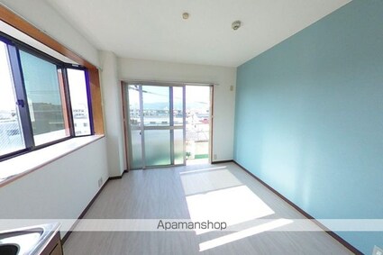 ピュアコート高須[1R/15m2]のリビング・居間