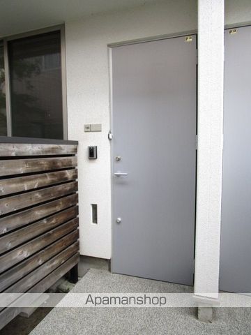 Apartment十三の玄関写真