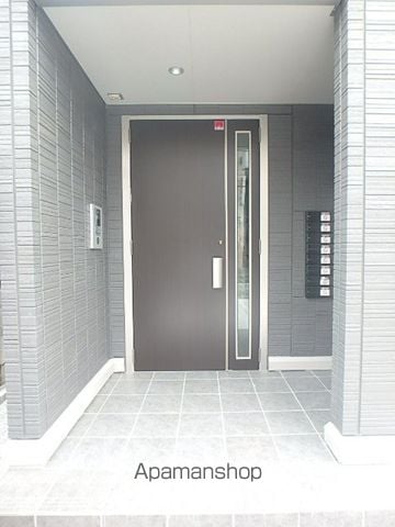 高崎線 桶川駅 徒歩8分 3階建 築9年の玄関写真