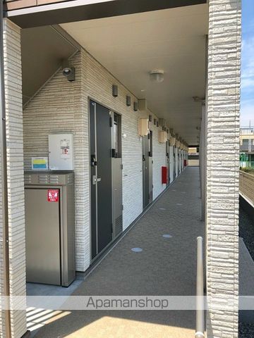 クレイノステラ 庭瀬の玄関写真