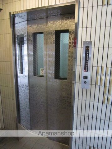 クレステージ南6条の玄関写真