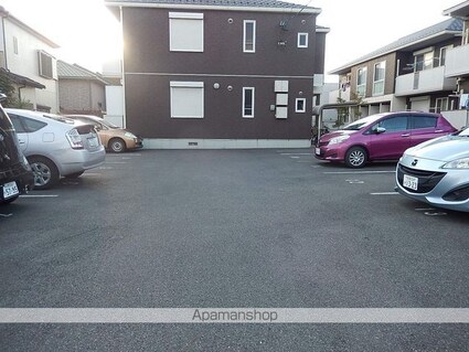 メゾンアイリス[1LDK/47.01m2]の駐車場2