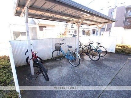 レオパレス三村[2DK/49.68m2]の駐車場2