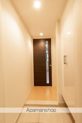 コートレアル三田綱町[1LDK/44.88m2]の玄関