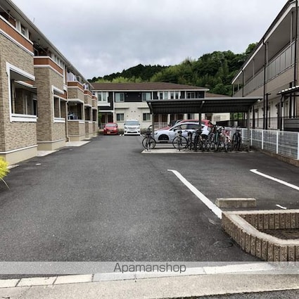 シエルトゥールＭ．Ｋ．三雲[1LDK/45.77m2]の駐車場2