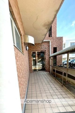 クイーンズパレスキヨスエの玄関写真