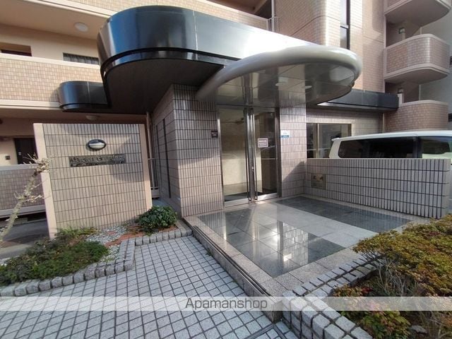 マンショングランメールの玄関写真