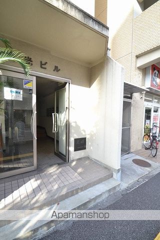 良光ビルの玄関写真