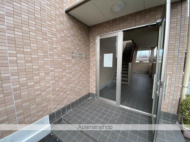 リバーコートの玄関写真