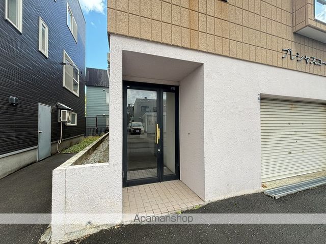 プレシャスコートの玄関写真