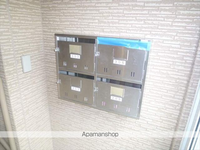 札幌市清田区 3階建 築22年の玄関写真