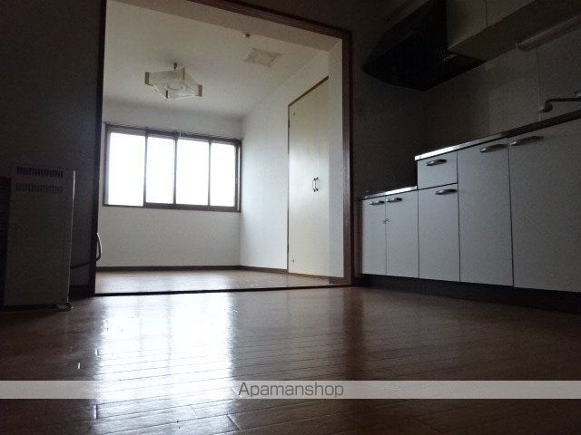 ロイヤルハイツ杉田の内装写真