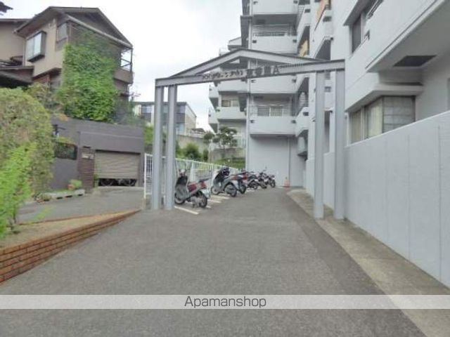 グリーンタウン東香里マンションA棟の玄関写真