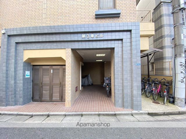 第三東ビルの玄関写真