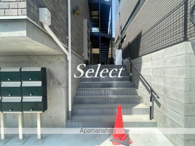 ハーミットクラブハウス神奈川新町の玄関写真