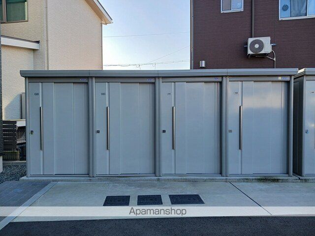 ハピラインふくい 森田駅 バス乗車時間：16分 最寄りバス停で下車 徒歩4分 3階建 築3年の内装写真