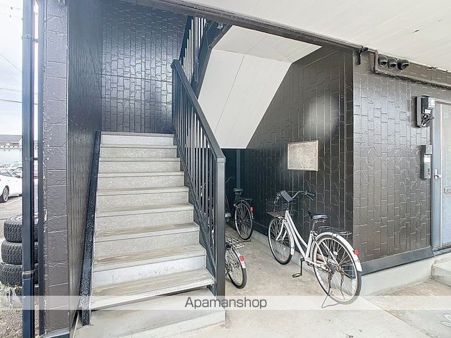 レジュウィールA棟の玄関写真