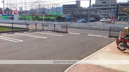 ヴィラ　フィデール[1K/26.11m2]の駐車場1