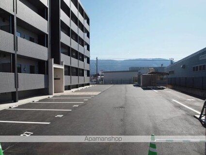 アライブⅣ[1R/32.68m2]の駐車場