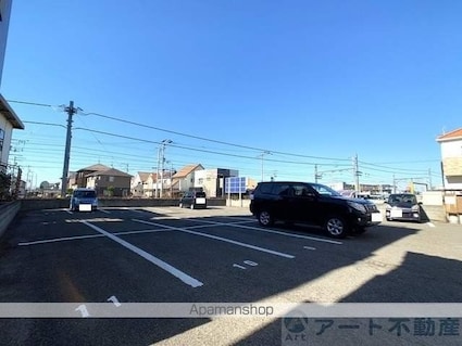 インペリアル土居田南[3LDK/67.5m2]の駐車場1