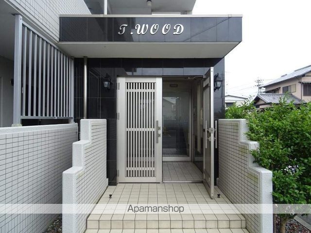 T.WOODの玄関写真