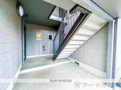 ハーモニー１６　Ａ棟[2LDK/52.35m2]のエントランス4