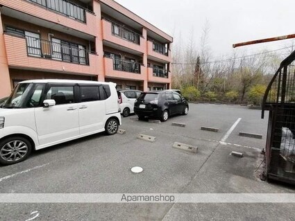 マリッチ　岡[2LDK/55m2]の駐車場2