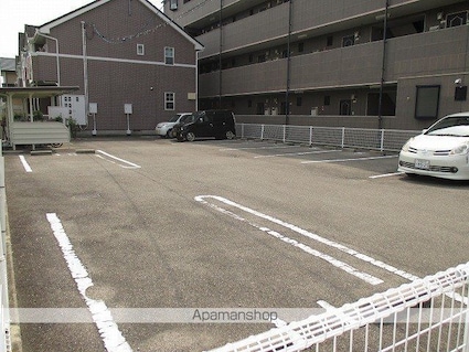 グリーンフィール２００１[2LDK/62.07m2]の駐車場1