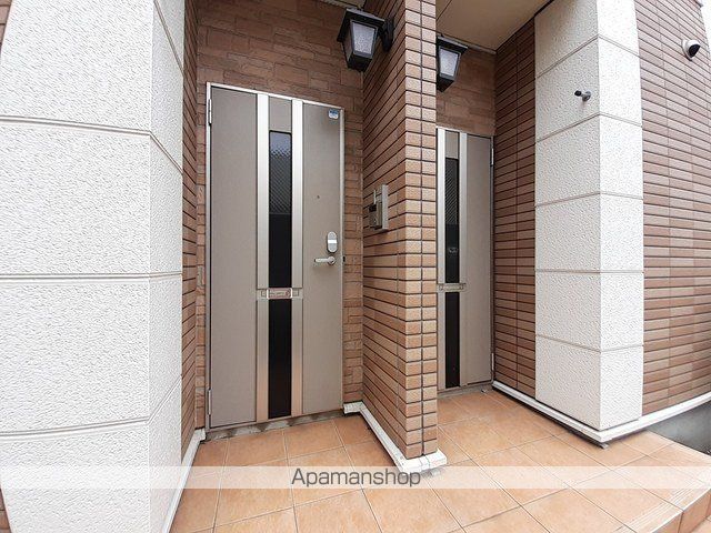 グラース・アンジュAの玄関写真
