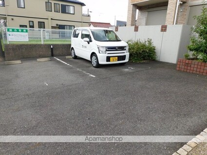 グランヴァリエ[1LDK/46.06m2]の駐車場1