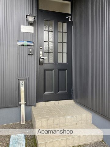 ＪＲ信越本線 新潟駅 徒歩30分 2階建 築31年の玄関写真