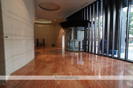 コンシェリア西新宿タワーズウエスト[3LDK/106.96m2]の共用部2