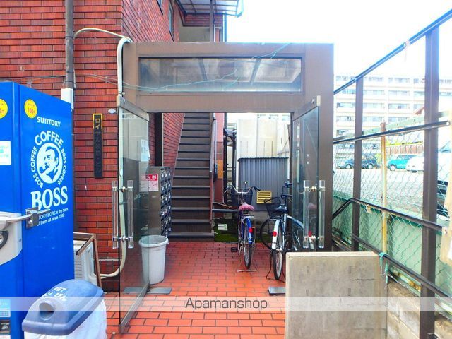 ロイヤル牧野ビルの玄関写真