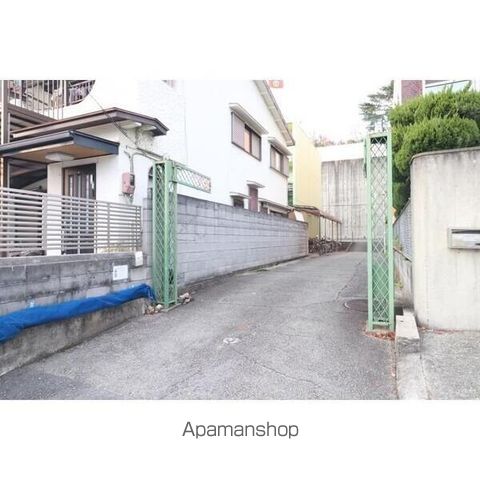 ヴィラひばりヶ丘の玄関写真