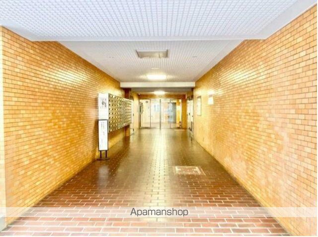 トーカン伊勢佐木町キャステールの玄関写真