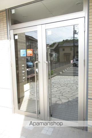 山陰本線 松江駅 徒歩28分 3階建 築13年の玄関写真