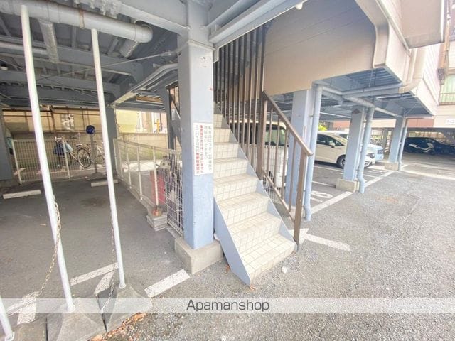 オイコスヒルズC棟の玄関写真