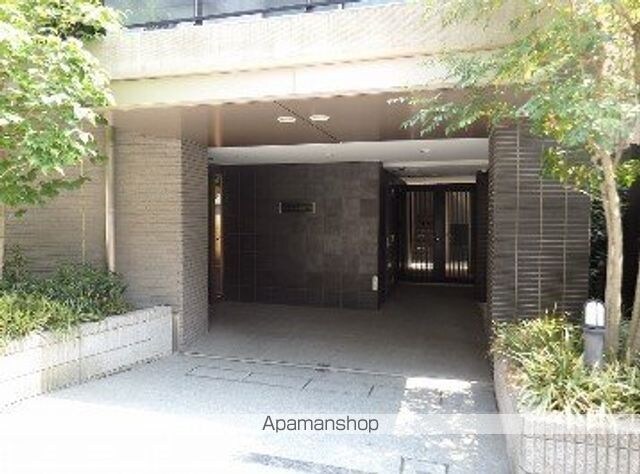 コスモリード市ヶ谷払方町[1LDK/54.46m2]のエントランス1