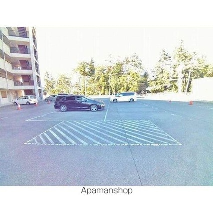 Ｆｉｎｅ　Ｏａｓｉｓ　Ａｍｙｙ[1LDK/48.6m2]の駐車場1