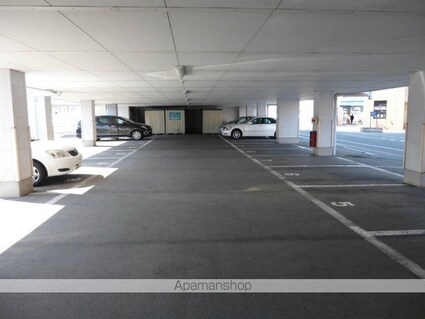 ベルヴィル成島[3DK/64.59m2]の駐車場