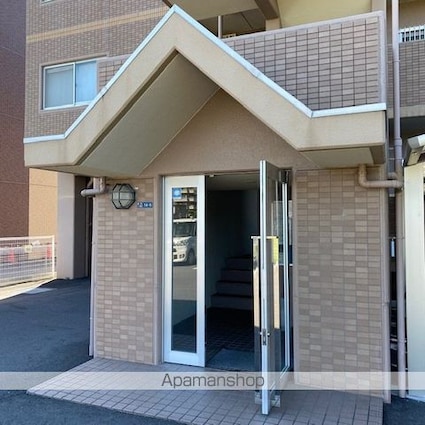 滋賀県守山市勝部２丁目[2LDK/66m2]のエントランス1