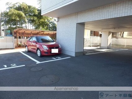 ロイヤルアットハイツ[1K/30.4m2]の駐車場2