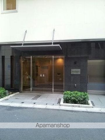ラクアスレジデンス東新宿の玄関写真