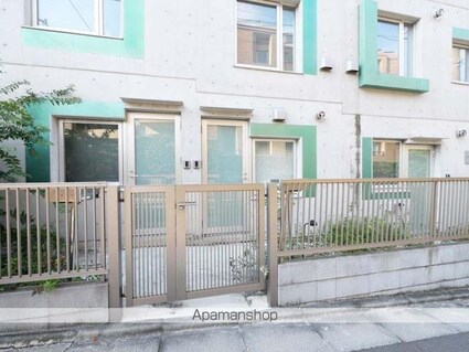 ハーモニーグラシア世田谷代田[1R/19.61m2]のエントランス